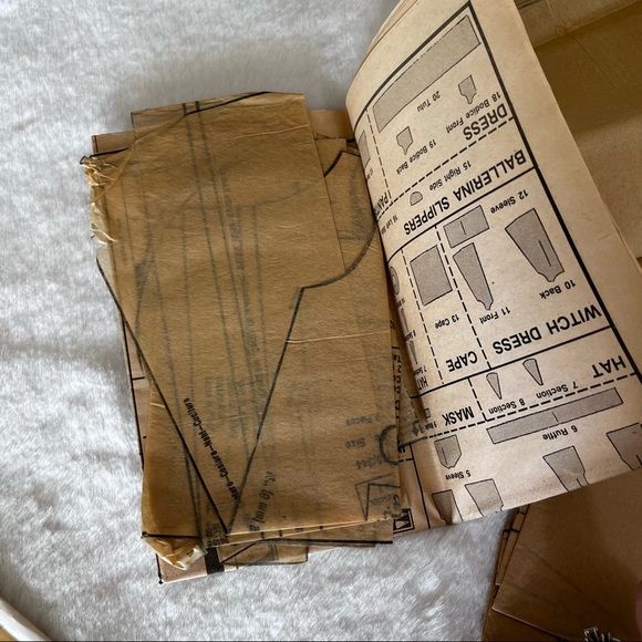 Vintage CPK Halloween Sewing Patterns For Doll Costumes 1984 - Picture 8 of 10